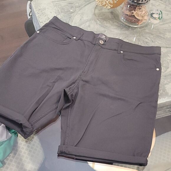 H&M solid gray shorts new - Picture 3 of 5